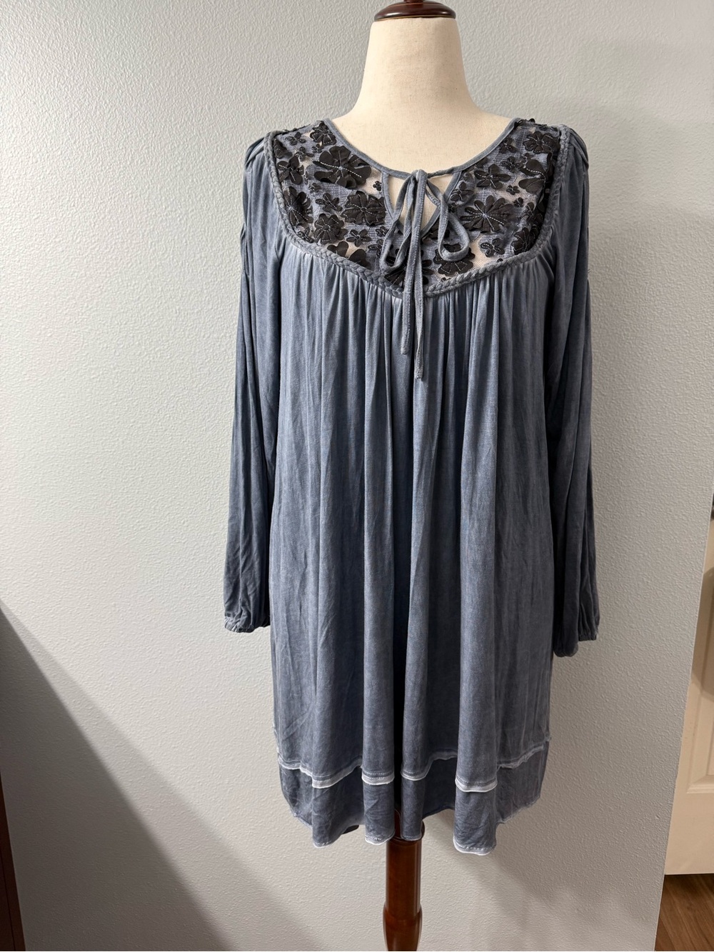 POL Blue Lace Yoke Tunic Peasant Blouse Tagged Size Small